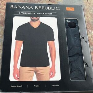 Banana Republic Essential Black V-Neck Tee